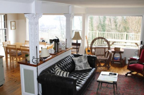  Ledge House Bed & Breakfast  Харперс Ферри